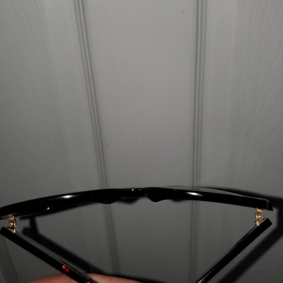 Classy Authentic PRADA SUNGLASSES - Picture 6 of 7